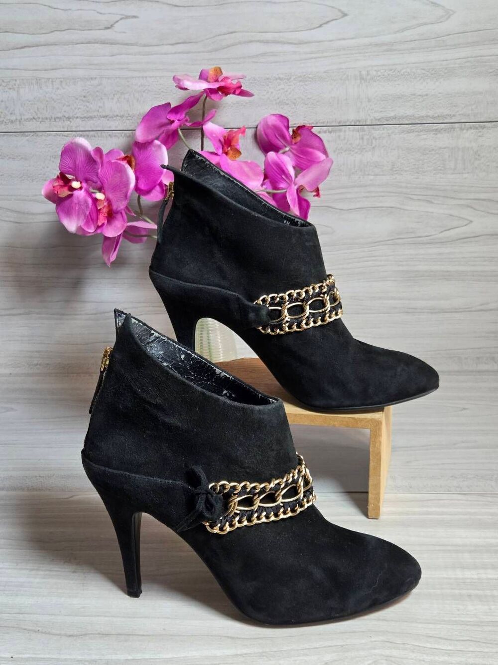 B. Makowsky Black Suede Gold Chain Heel Ankle Boots Holly 8M